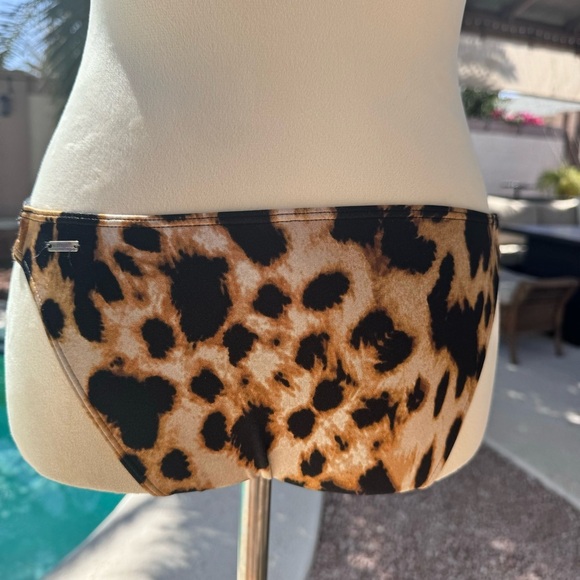 Victoria's Secret Bombshell Jewel Cristal Animal Print swimsuit Top 34C / Small - Picture 14 of 17